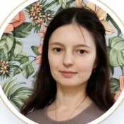 Maria Zacharova, in front of a floral backdrop